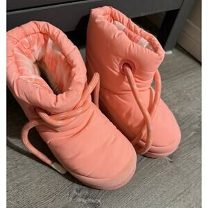 Ugg Classic Maxi Short Boots Coral Big Kids Size 2 EUC